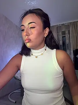 lily  foster online show from April 16, 4:52 pm