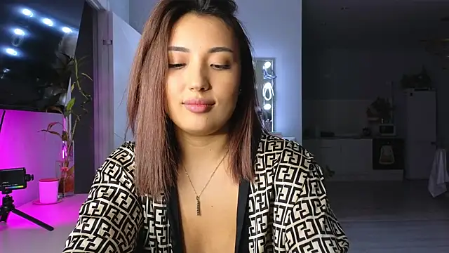 lily  foster online show from March 20, 7:04 pm