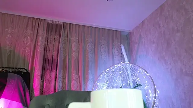 Snapshot of lily__foster chatting on December 22, 8:31 pm lily foster online show from December 22, 8:31 pm