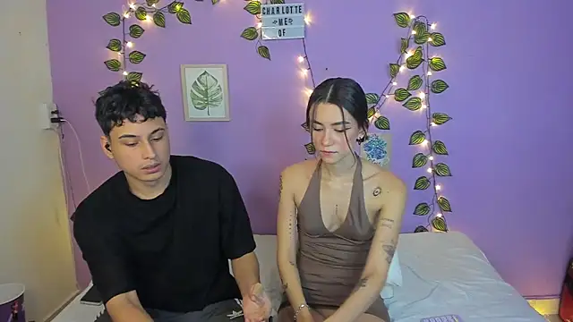 Snapshot of charlottte_queen chatting on March 12, 8:31 pm charlottte queen online show from March 12, 8:31 pm