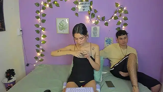 Snapshot of charlottte_queen chatting on February 15, 10:42 pm charlottte queen online show from February 15, 10:42 pm