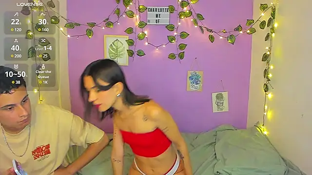 Snapshot of charlottte_queen chatting on December 6, 11:30 pm charlottte queen online show from December 6, 11:30 pm