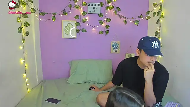 Snapshot of charlottte_queen chatting on January 24, 8:53 pm charlottte queen online show from January 24, 8:53 pm