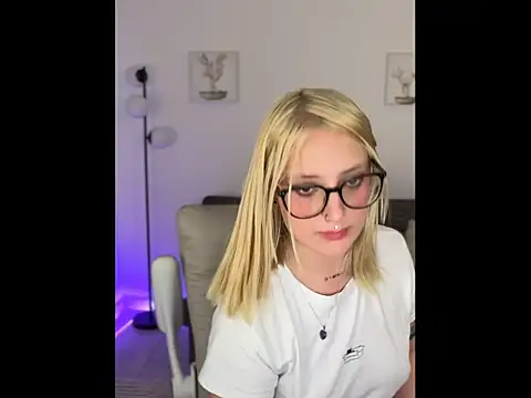 Megan lu2 online show from April 15, 1:55 am