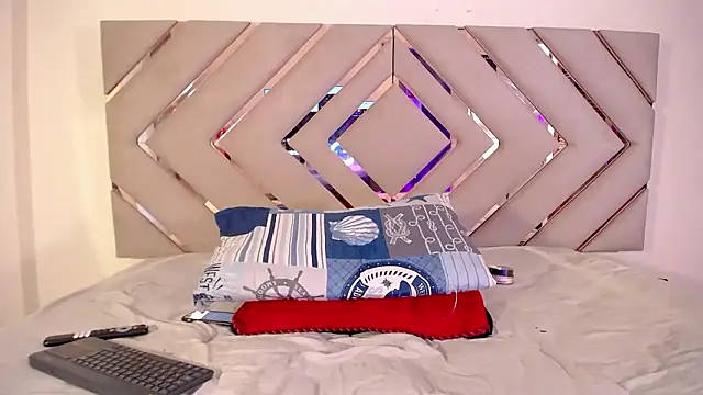 Raven foxter1 online show from January 9, 9:00 pm