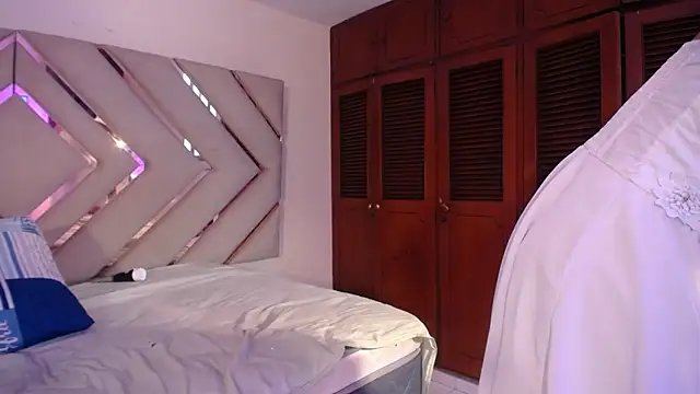 Raven foxter1 online show from November 29, 9:04 pm