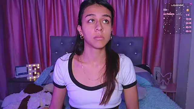 Emiily Scott1 online show from November 18, 9:18 pm