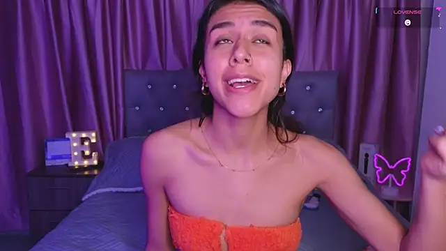 Emiily Scott1 online show from November 12, 10:35 pm