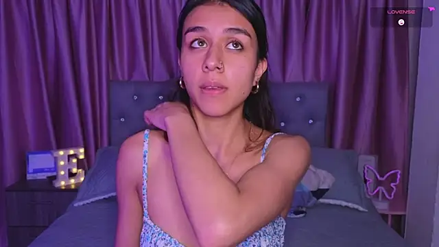 Emiily Scott1 online show from November 13, 11:08 pm