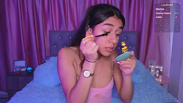 Emiily Scott1 online show from November 28, 9:37 pm