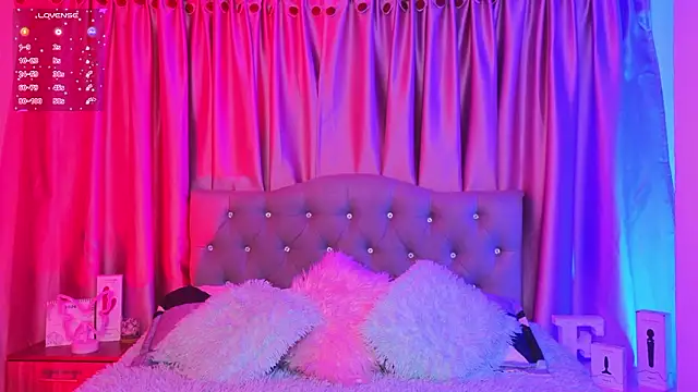 Emiily Scott1 online show from March 6, 12:05 am