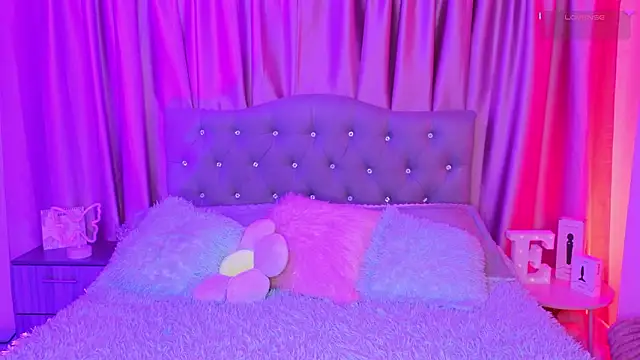 Emiily Scott1 online show from February 11, 12:10 am