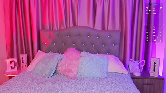 Emiily Scott1 online show from June 23, 1:47 am