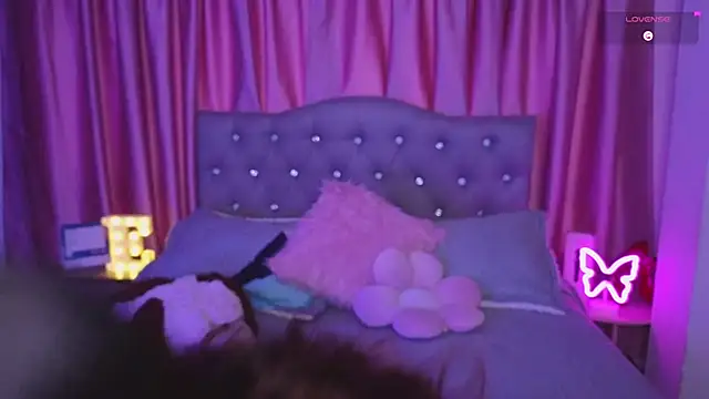 Emiily Scott1 online show from November 4, 9:18 pm