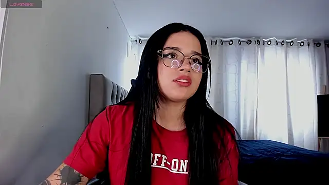 Snapshot of aliice_walker_ chatting on November 6, 4:44 pm aliice walker online show from November 6, 4:44 pm