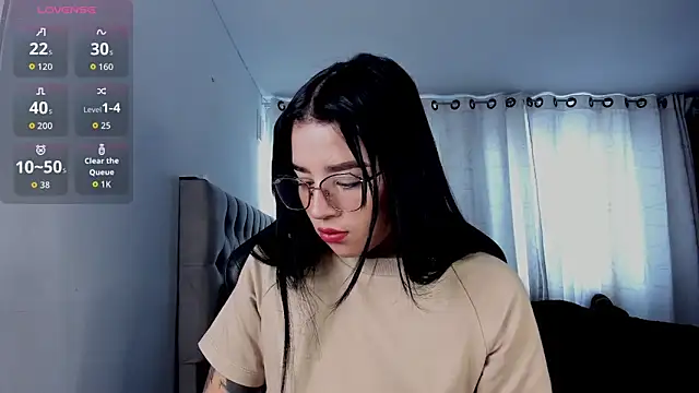 Snapshot of aliice_walker_ chatting on December 16, 6:12 pm aliice walker online show from December 16, 6:12 pm