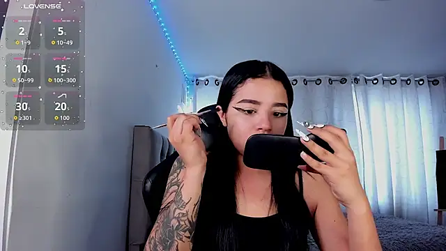 Snapshot of aliice_walker_ chatting on November 18, 4:43 pm aliice walker online show from November 18, 4:43 pm