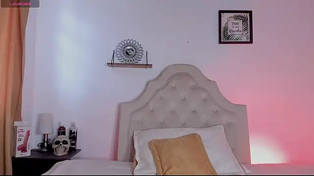 Snapshot of aliice_walker_ chatting on September 15, 1:33 pm aliice walker online show from September 15, 1:33 pm