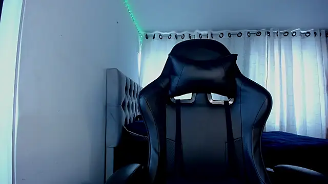 Snapshot of aliice_walker_ chatting on October 28, 12:59 pm aliice walker online show from October 28, 12:59 pm