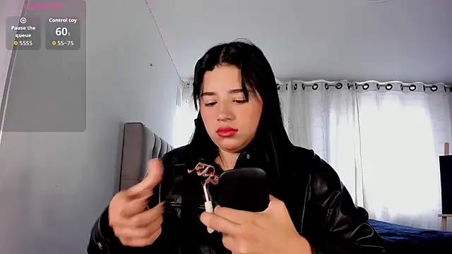 Snapshot of aliice_walker_ chatting on November 2, 4:01 pm aliice walker online show from November 2, 4:01 pm