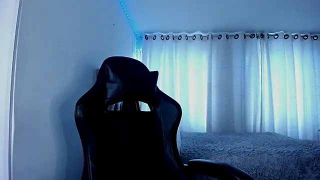 Snapshot of aliice_walker_ chatting on November 25, 5:35 pm aliice walker online show from November 25, 5:35 pm