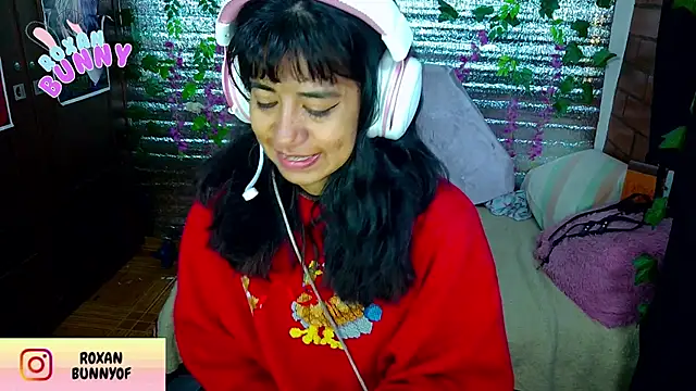 Snapshot of Roxanbunny1 chatting on February 2, 1:48 am Roxanbunny1 online show from February 2, 1:48 am