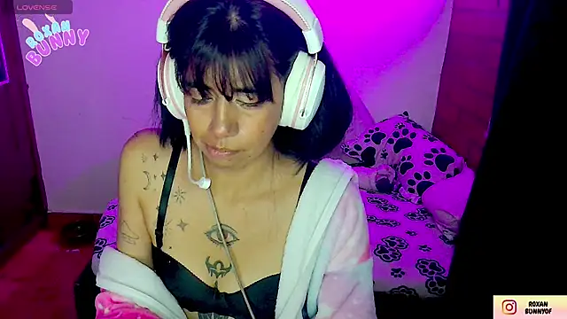 Snapshot of Roxanbunny1 chatting on November 7, 4:17 am Roxanbunny1 online show from November 7, 4:17 am