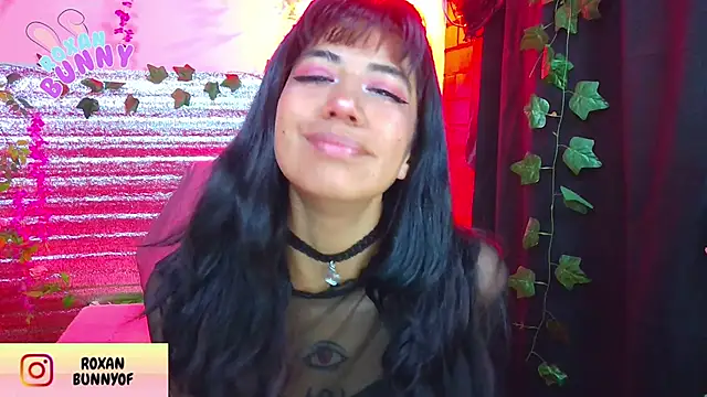 Snapshot of Roxanbunny1 chatting on February 11, 2:44 am Roxanbunny1 online show from February 11, 2:44 am