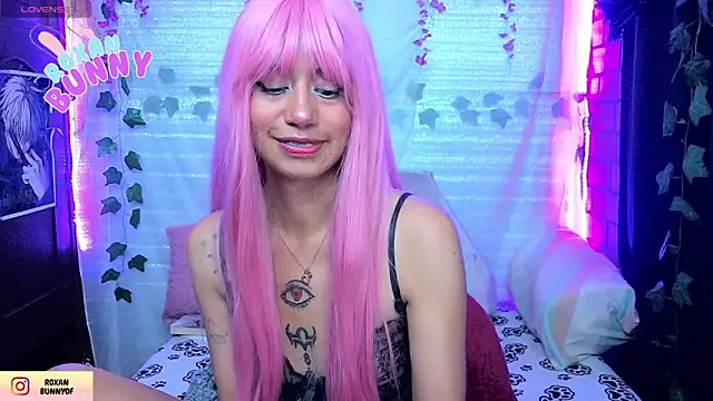 Roxanbunny1 online show from April 15, 3:56 am