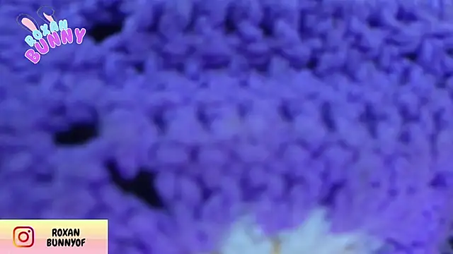 Snapshot of Roxanbunny1 chatting on February 3, 5:07 pm Roxanbunny1 online show from February 3, 5:07 pm