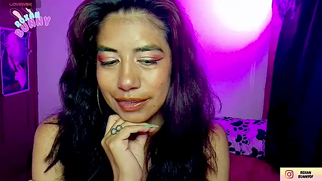 Snapshot of Roxanbunny1 chatting on November 23, 8:35 am Roxanbunny1 online show from November 23, 8:35 am