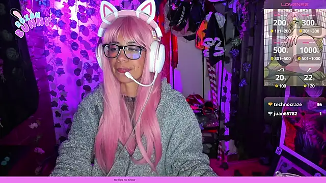 Snapshot of Roxanbunny1 chatting on February 14, 7:28 am Roxanbunny1 online show from February 14, 7:28 am