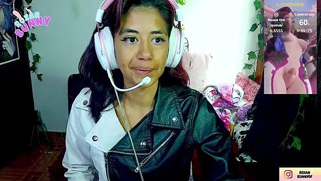 Snapshot of Roxanbunny1 chatting on December 2, 7:26 pm Roxanbunny1 online show from December 2, 7:26 pm