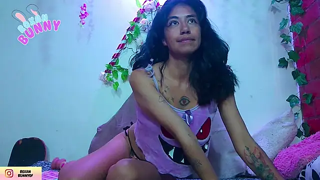 Snapshot of Roxanbunny1 chatting on December 13, 8:04 pm Roxanbunny1 online show from December 13, 8:04 pm