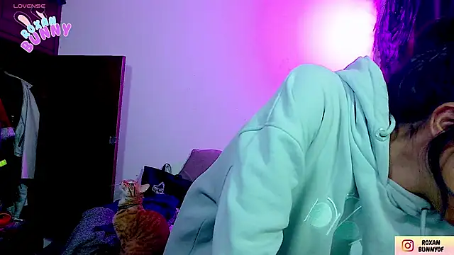 Snapshot of Roxanbunny1 chatting on November 12, 3:32 am Roxanbunny1 online show from November 12, 3:32 am