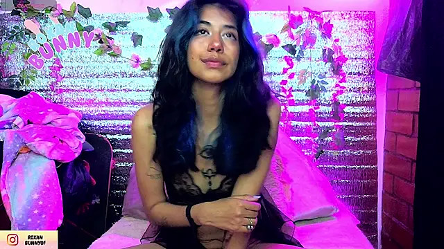 Snapshot of Roxanbunny1 chatting on February 21, 8:05 am Roxanbunny1 online show from February 21, 8:05 am