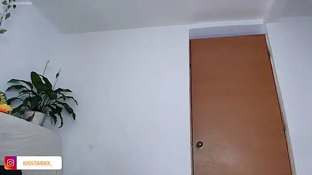 Snapshot of kisstarxxx chatting on January 8, 10:16 pm kisstarxxx online show from January 8, 10:16 pm