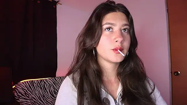 Snapshot of kisstarxxx chatting on December 17, 3:44 am kisstarxxx online show from December 17, 3:44 am