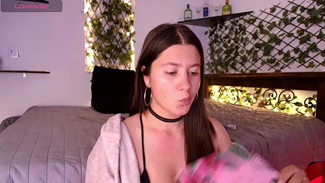kisstarxxx online show from May 27, 5:37 am