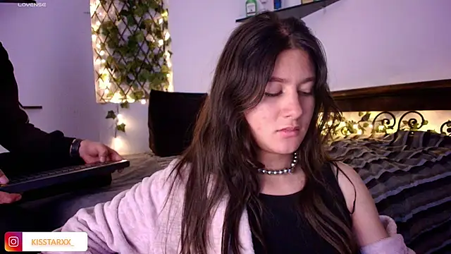 kisstarxxx online show from May 16, 5:39 am