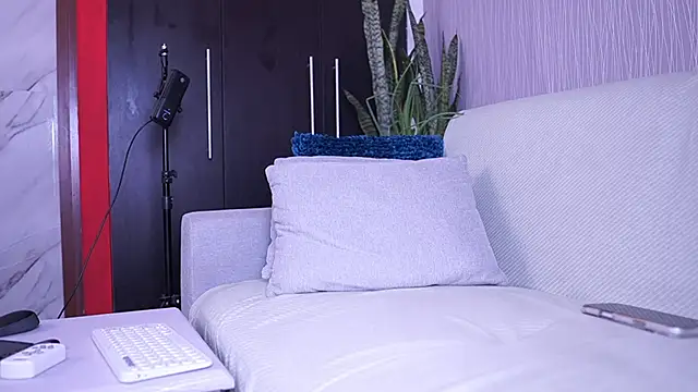 wild col  online show from March 27, 7:48 pm