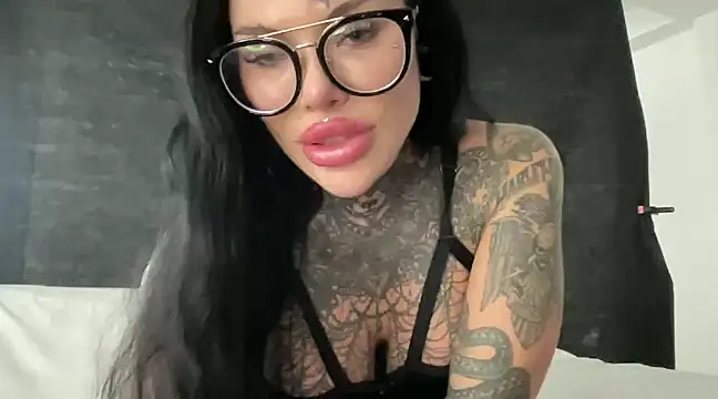 claudiacvc95 online show from March 3, 8:19 am