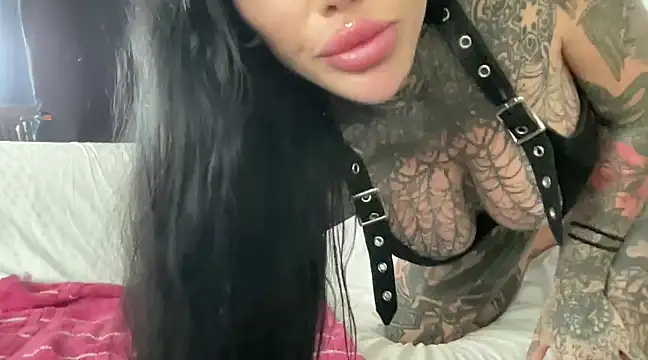 claudiacvc95 online show from March 19, 4:25 am