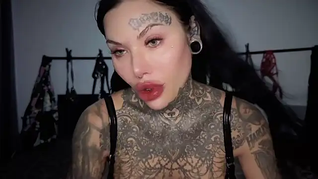 claudiacvc95 online show from April 8, 2:02 am