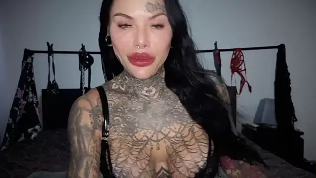 claudiacvc95 online show from April 9, 6:19 am
