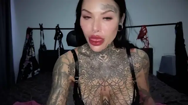 claudiacvc95 online show from April 4, 3:35 am