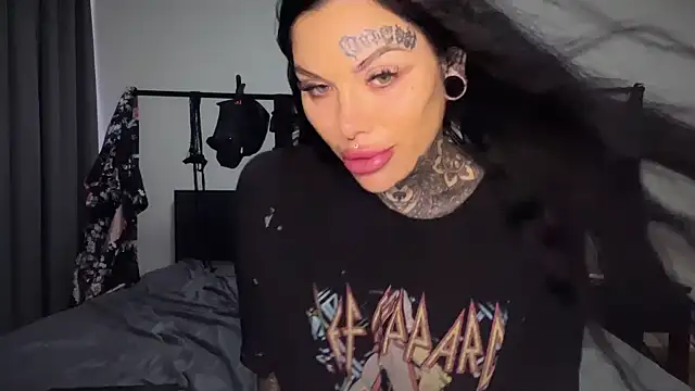 claudiacvc95 online show from October 28, 3:40 am