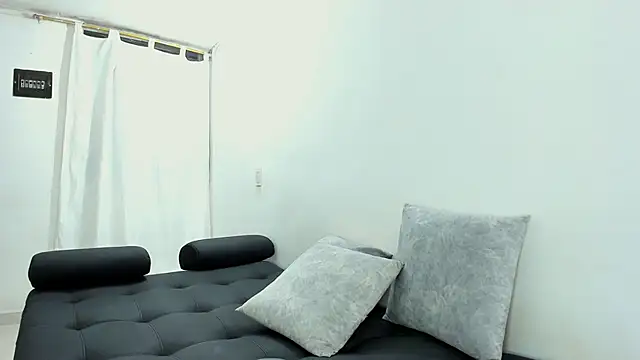 Snapshot of Lia-y-felipe chatting on January 23, 11:26 pm Lia-y-felipe online show from January 23, 11:26 pm