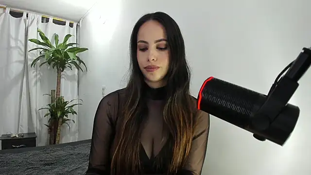 Lia-y-felipe online show from February 12, 11:15 pm