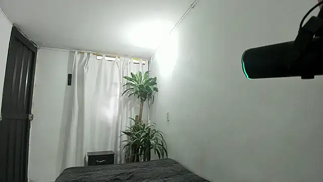 Snapshot of Lia-y-felipe chatting on November 30, 8:20 pm Lia-y-felipe online show from November 30, 8:20 pm